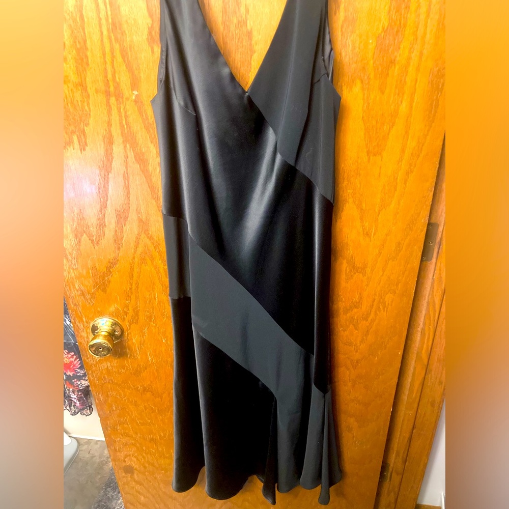 Jones New York silk/satin style black dress